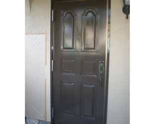 スチール製玄関ドア　塗装後